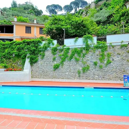 Sleeps 2 Pool דירה