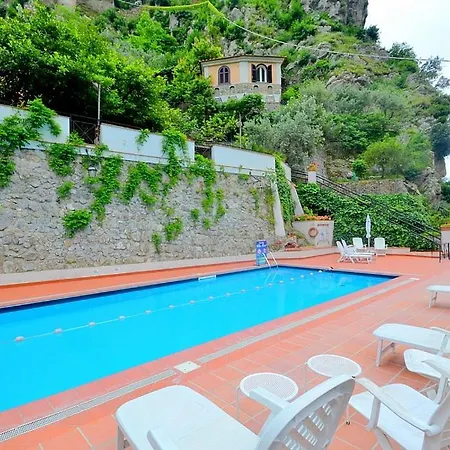 דירה Sleeps 2 Pool